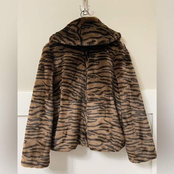 Dale Dressin Brown Zebra Print Faux Fur Cozy Comfy Coat Size Large - Picture 8 of 13